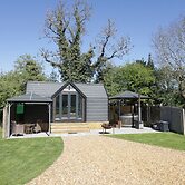 Acorn Lodge At Bridge Lake Farm & Fishery
