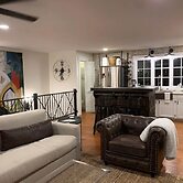 Five-star Historic Boyd Harvey Carriage House 2 Bedroom Home by RedAwn