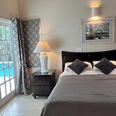 Villa - Sleeps 6 - Pool - Parking - Garden
