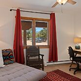 Sunlit Pines - Tucked in the Trees, Private Escape, Easy Drive to Plaz