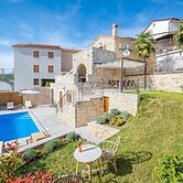 Holiday Home Pazin With Scenic Pool