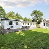 Tranquil Retreat With Spa and Garden-by Traum