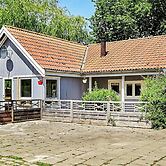 Tranquil Seaside Haven-by Traum