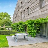 Serene Holiday Home in Gijverinkhove With Terrace, Garden