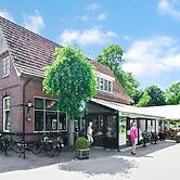 House in Reutum With Jacuzzi & Forest View