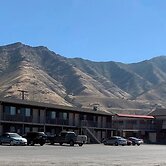 Oquirrh Mountain Inn
