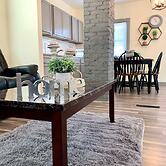 The Southside Villa - With Private Yard & Parking, Near Falls & Casino