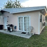Rim Canal 'yellow House' With Canal Views & Boat Dock 1 Bedroom Cottag