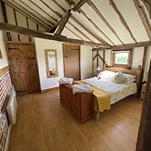 The Cow Shed - Sleeps 4, Parking & Pet Friendly