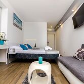 Room-all Saints Suites B&b Kastela