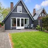 Peaceful Holiday Home in Tuitjenhorn