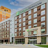 Holiday Inn Express & Suites Lincoln Downtown by IHG