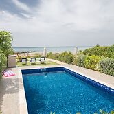 Villa Suri, Luxury Seafront Villa