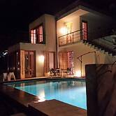 Villa With Pool Garden Near The Sea
