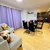 P1 - Private Hot Tub - 3 Bedroom Home - Mountain View