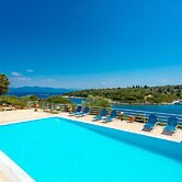 Dolphin House Large Private Pool Walk to Beach Sea Views A C Wifi Car 