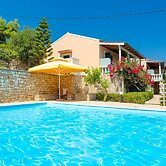 Dolphin Villa 2 Swimming Pool Walk to Beach Sea Views A C Wifi - 581