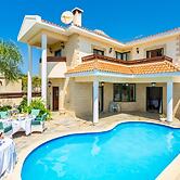 Villa Charianna Large Private Pool Walk to Beach Sea Views A C Wifi Ca