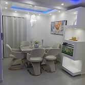 Luxurious Apartment 4to Level With Security Camera