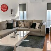 Sleek Stylish Modern Close to Airport