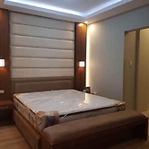 Villa - Sleeps 10 - Communal Pool - Parking