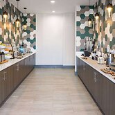 La Quinta Inn & Suites by Wyndham Locust Grove