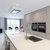 Immaculate Central Windsor Town House