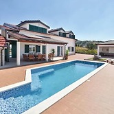 Luxury Mountain Villa W.heated Pool & Largegarden