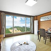 Yeosu Hwangto Pension