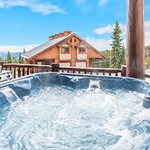 Forest Lane Hideaway - Luxurious Family Friendly Home with Private Hot
