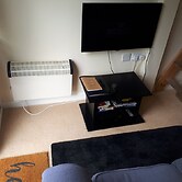 1 Bed Flat - Sleeps 2 - Pets - Garden - Parking