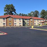 HomeTown Inn & Suites