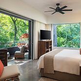 El Mangroove Papagayo, Autograph Collection