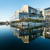 The Boathouse Waterfront Hotel & Marina