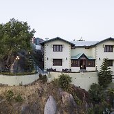 The Colonial Manek Manor