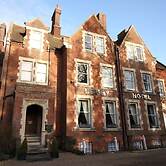 Canterbury Hotel