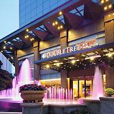 DoubleTree by Hilton Guangzhou-Free Shuttle Bus to Canton Fair Complex