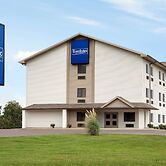 Travelodge by Wyndham Livonia