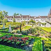 Crown Mansion Boutique Hotel & Villas