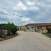 Atria Extended Stays By OYO, Jourdanton, TX