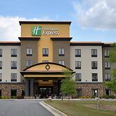 Holiday Inn Express & Suites Perry-National Fairground Area #34 by IHG