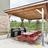 Suburban Studios Triadelphia - Wheeling at The Highlands