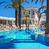 Elegance East Hotel - Boutique Class