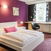 College Garden Hotel