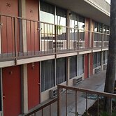 Su Casa Inn & Suites