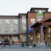 Holiday Inn Express Golden-Kicking Horse by IHG