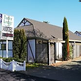 Tudor Lodge Motel