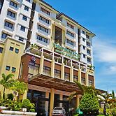 The Pinnacle Hotel and Suites