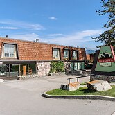 Tonquin Inn
