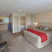 Brougham Heights Motel